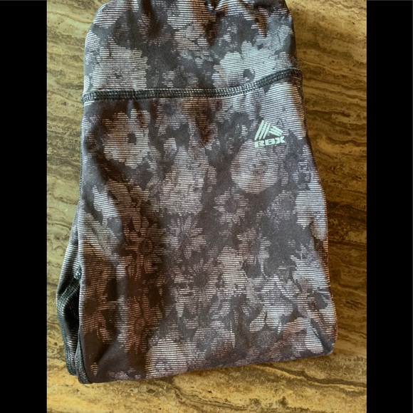 REEBOK WORK OUT CAPRI/SHORTS DEEP PURPLE DESIGN M - Picture 7 of 7